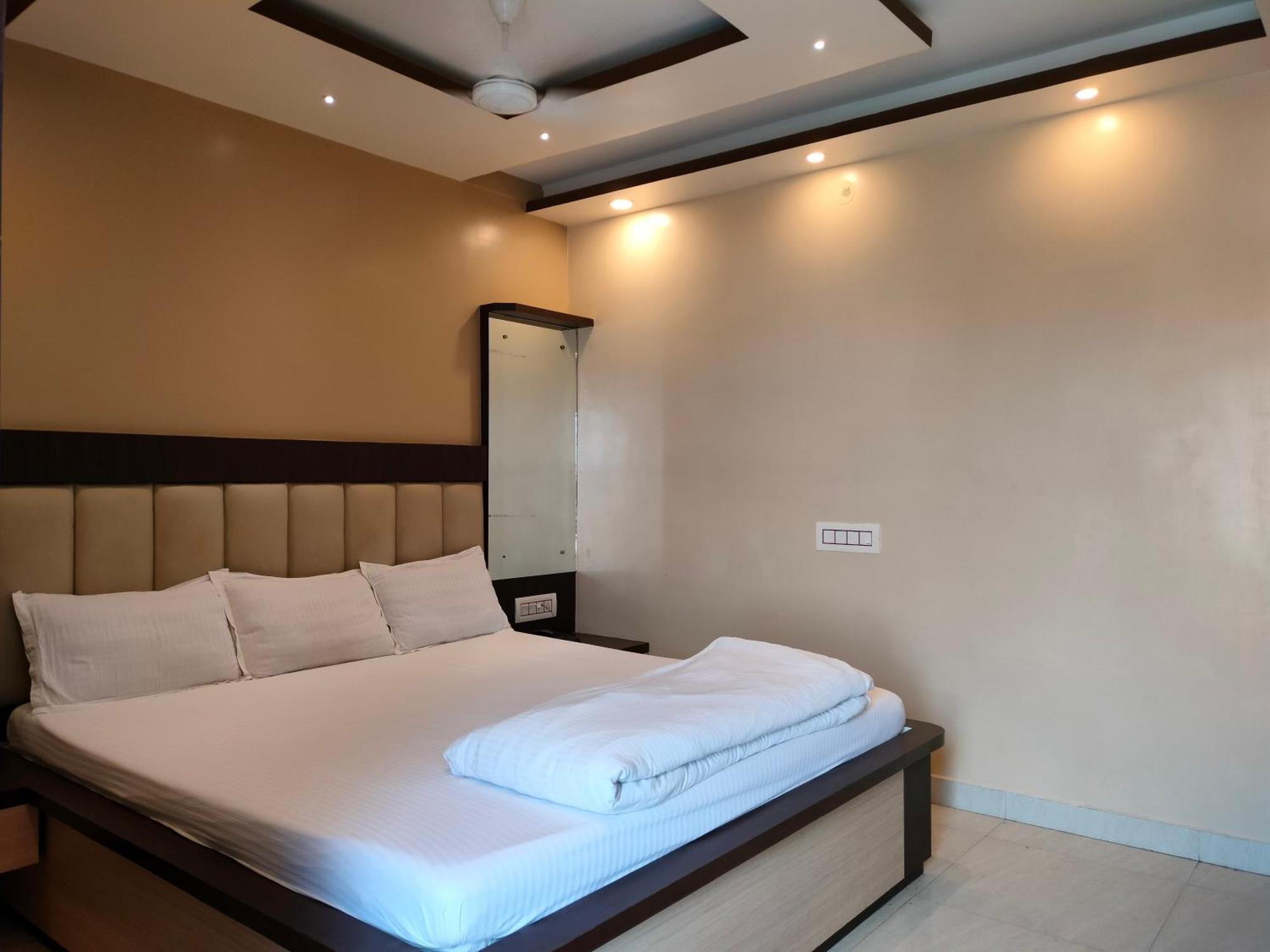 Hotel Binapani Deluxe 1 Tarapith Buitenkant foto