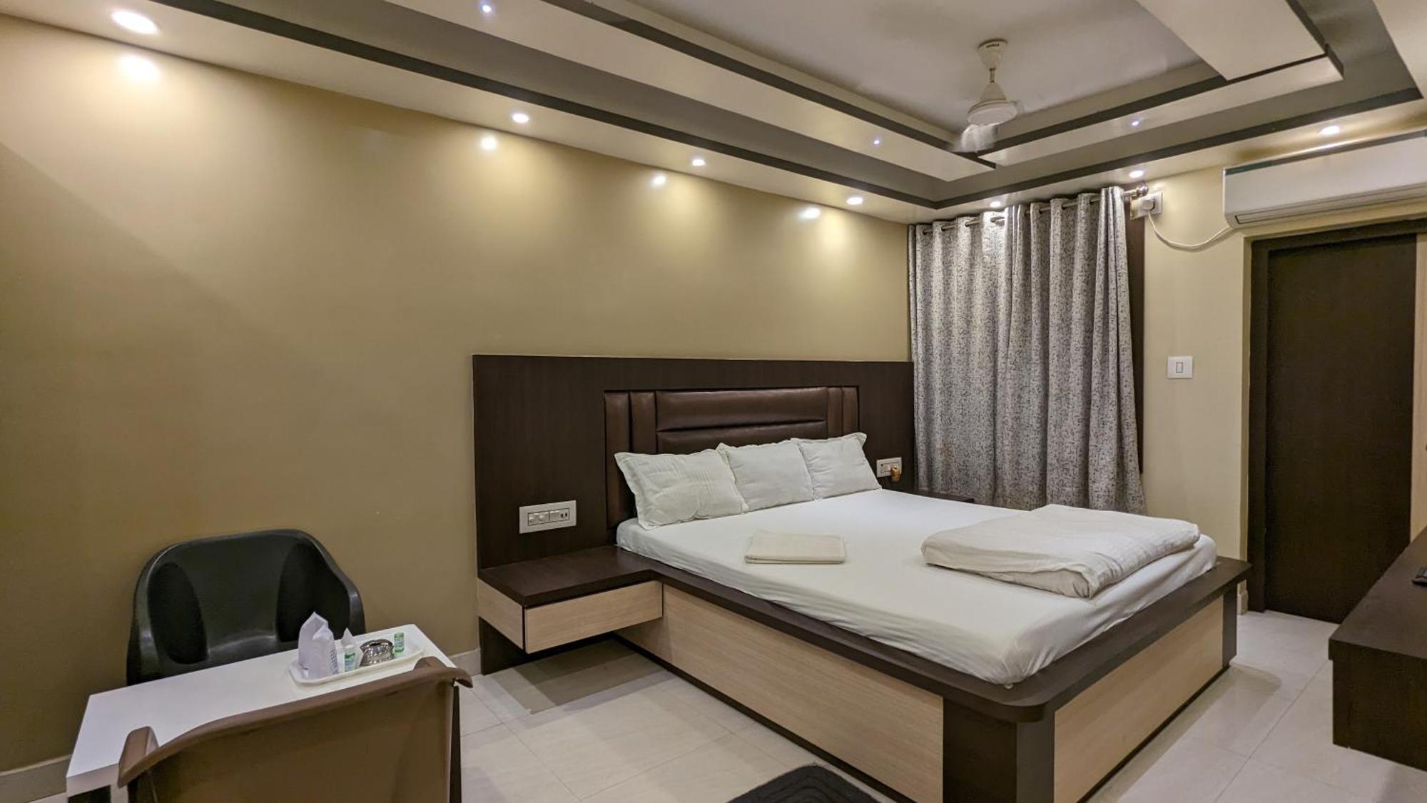Hotel Binapani Deluxe 1 Tarapith Buitenkant foto