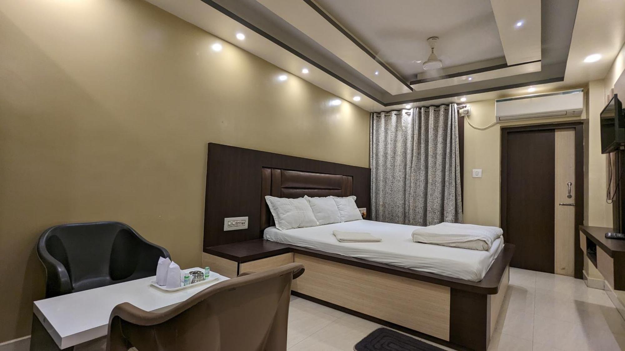 Hotel Binapani Deluxe 1 Tarapith Buitenkant foto