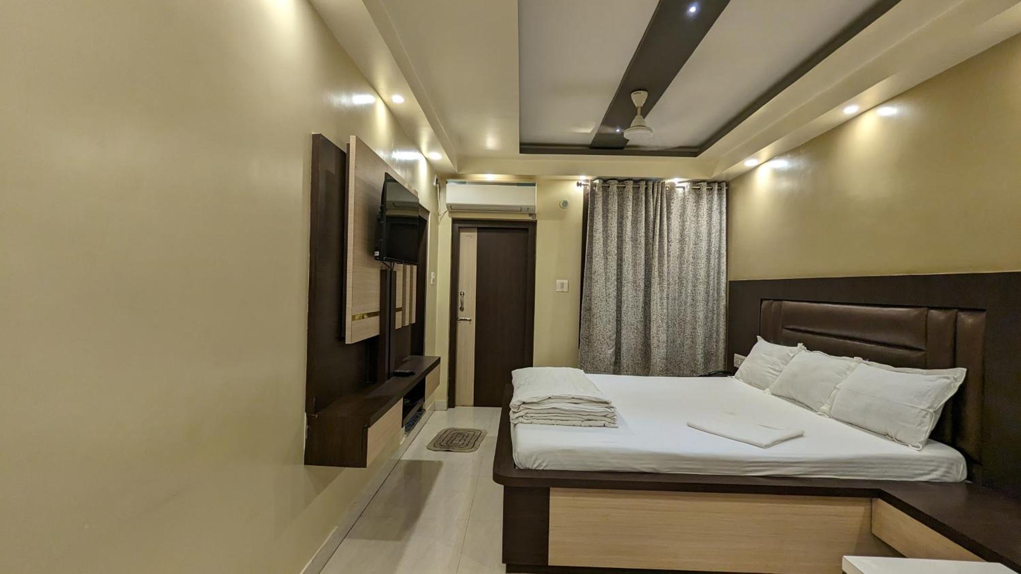 Hotel Binapani Deluxe 1 Tarapith Buitenkant foto