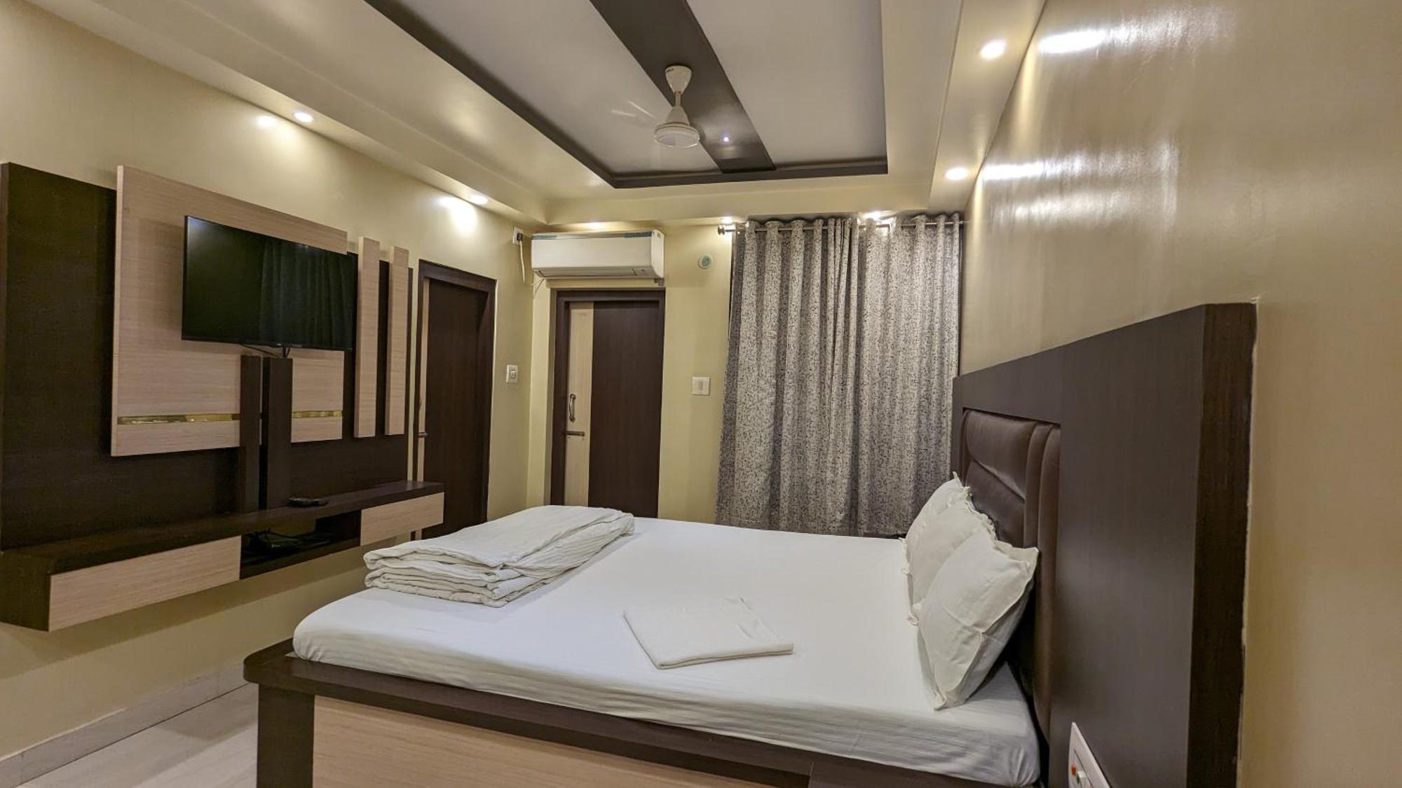 Hotel Binapani Deluxe 1 Tarapith Buitenkant foto