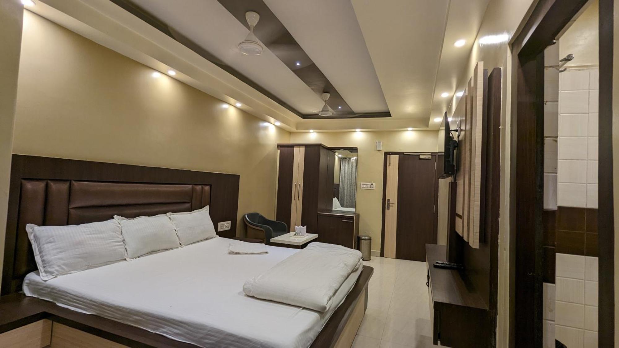 Hotel Binapani Deluxe 1 Tarapith Buitenkant foto