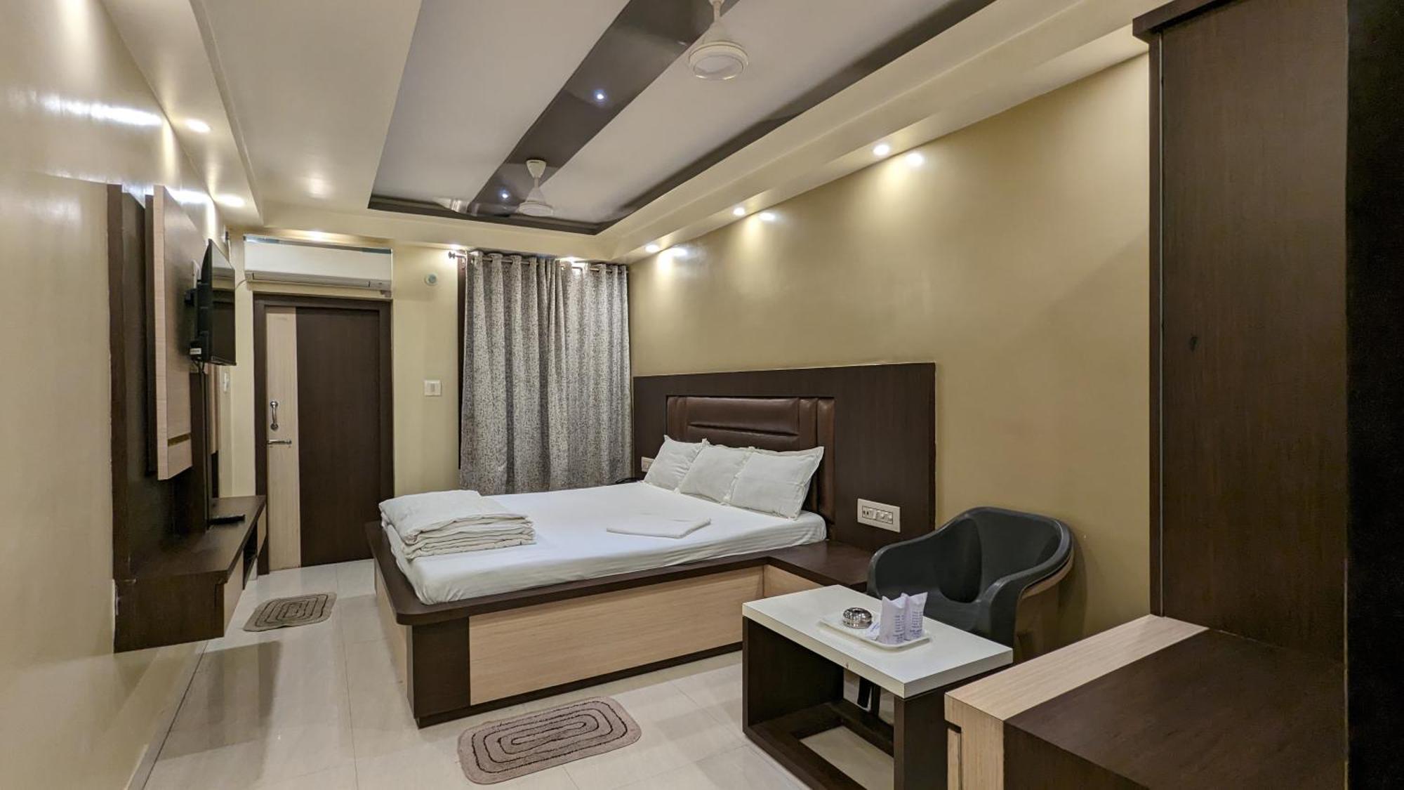 Hotel Binapani Deluxe 1 Tarapith Buitenkant foto